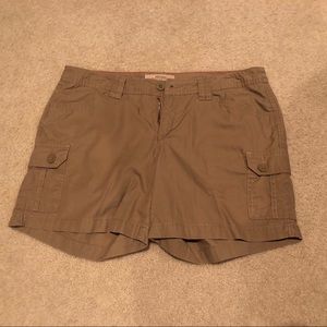 Women’s Khaki Cargo Shorts - Like new